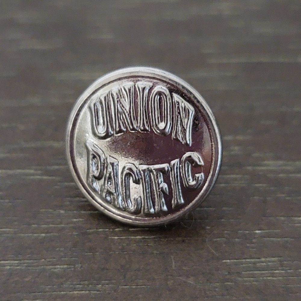 Antique Union Pacific Railroad Silver Tone Uniform Cuff Button Waterbury 5/8